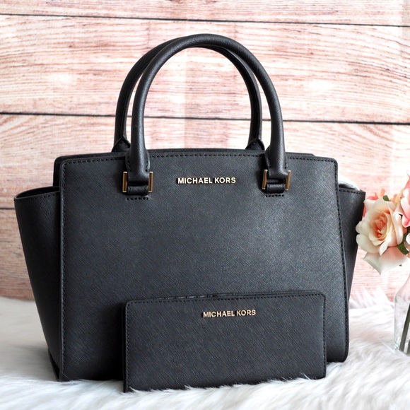 Michael Kors Handbags - ♥️SALE♥️🎗Michael Kors Selma Medium Set